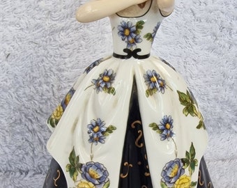 Grande figurine de dame Royal Albert en porcelaine tendre - Margaret, 100 ans de Royal Albert