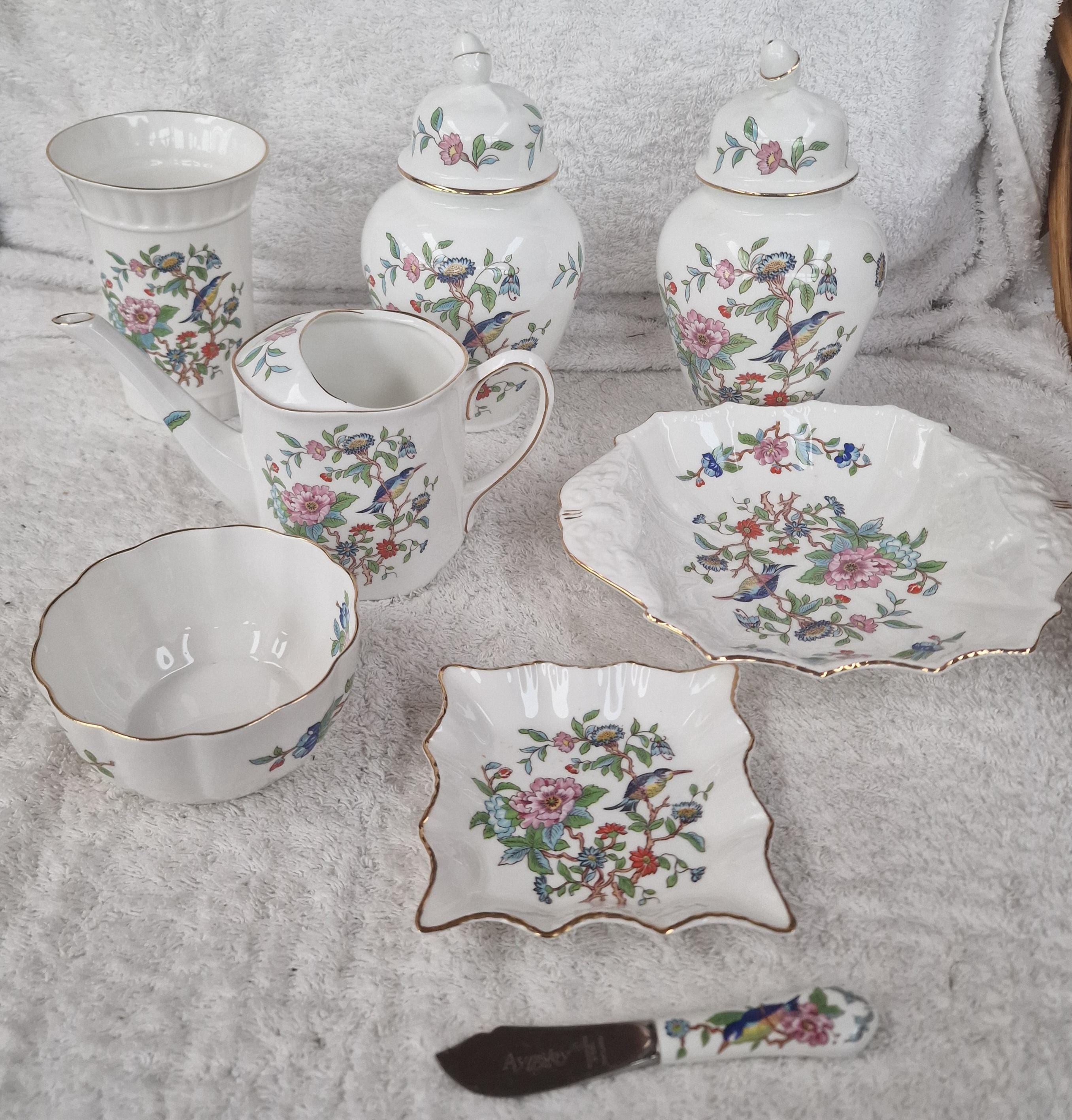 Aynsley Bone China Pembroke Pattern - Selection of Medium Sized
