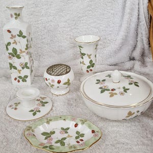 Wedgwood Strawberry and Vine Vintage - Etsy Canada