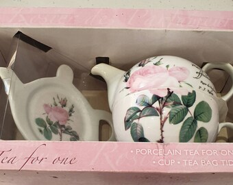 Vintage Rosa Porcelain Tea for One Set: Pink Rose Pattern