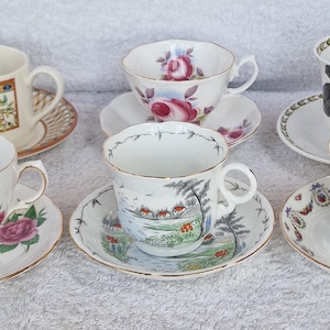 Auswahl an Vintage Bone China Tassen und Untertassen, bitte wählen Sie aus dem Dropdown-Menü.