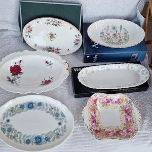 Selección de Bandejas o Platos Bajos de Bone China.  De fabricantes de alta calidad.  Elija del menú desplegable