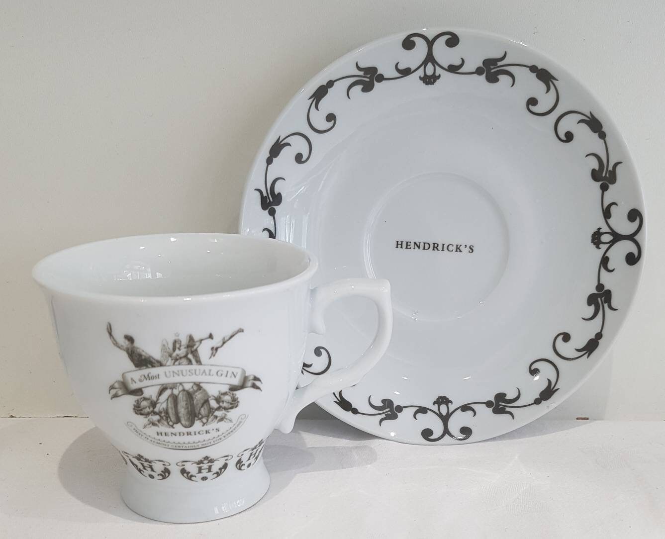 HENDRICK'S ジン 1L ヘンドリックスセラミック ティーカップソーサー