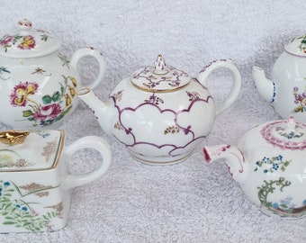 Franklin Mint Fine Porcelain Collectors Teapots from the Victoria and Albert Museum Collection  - 5 Different available .