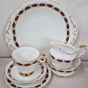 Paragon Bone China Tee Artikel. - Eleganz Muster.  Bitte aus dem Dropdown-Menü auswählen.