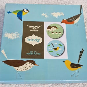 Nice Boxed Set of 2 X Magpie Birdy Collectors Dinner Plates by