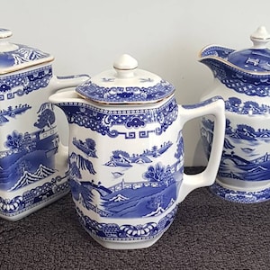 Wade for Ringtons Lidded Hot Water Jugs,  Willow Pattern - 3 Different Available