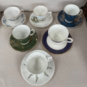 Auswahl an Vintage Bone China Tassen und Untertassen, bitte wählen Sie aus dem Dropdown-Menü.
