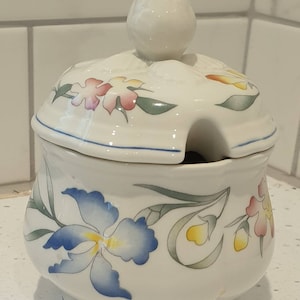 Villeroy & Boch Porcelain  Footed Lidded Sugar Bowl  - Riviera