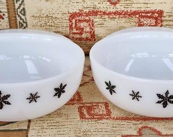 ヴィンテージの希少な「ブラックチューリップ」柄のパイレックス