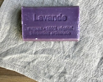 Savon à la lavande 100% naturel, fabrication artisanale savonnerie en Provence, France