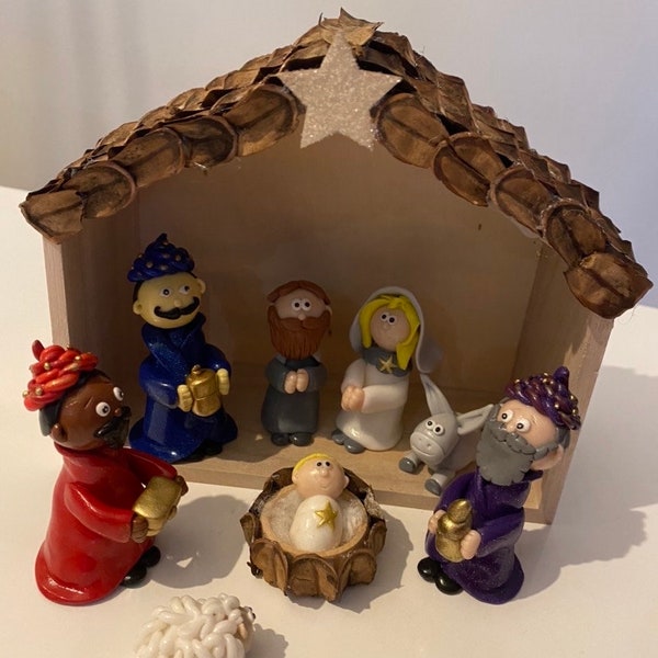 Crèche de Noël unique et faite main avec cabane en bois et personnages en fimo