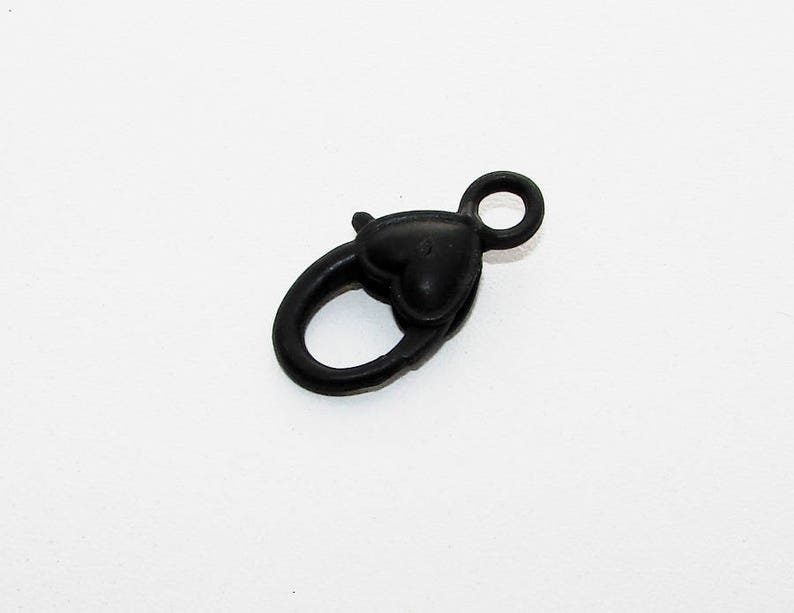 25.00 mm heart is smooth. 8877930 Black MAT lobster clasp