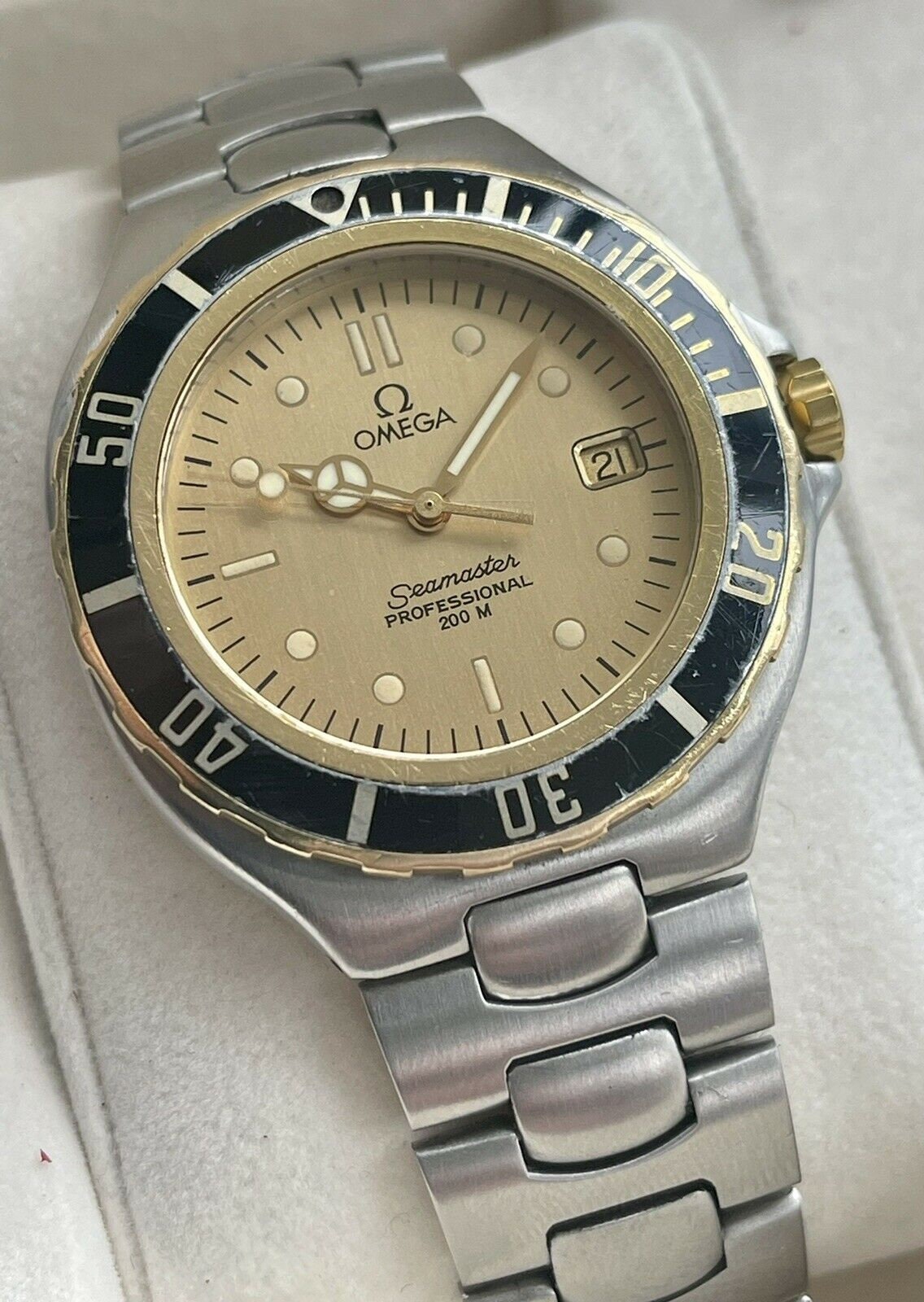 Omega Seamaster 200m Pre Bond Quartz Battery Steel 18K Gold Vintage Men’s Champagne Dial watch
