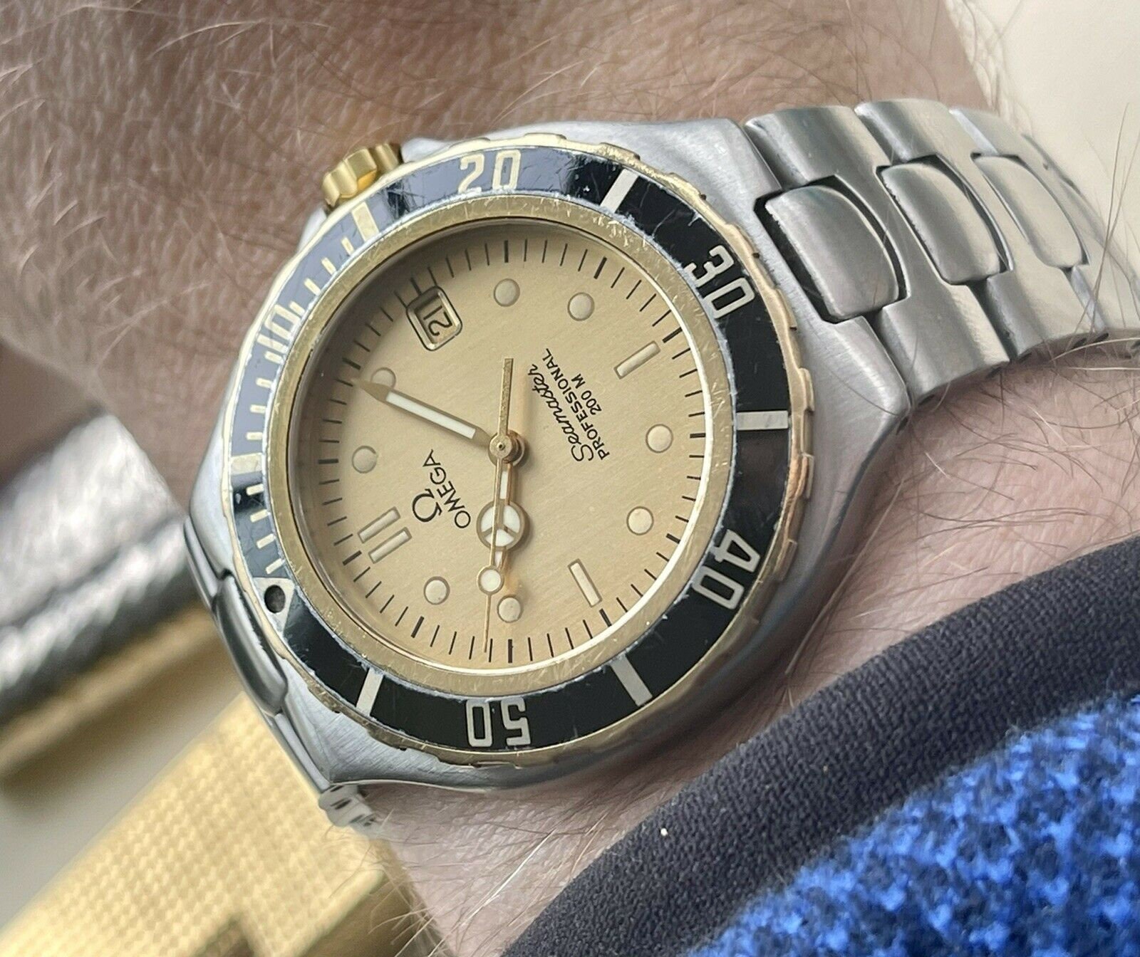 Omega Seamaster 200m Pre Bond Quartz Battery Steel 18K Gold Vintage Men’s Champagne Dial watch