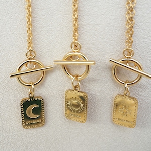 Collier CHARLENE / pendentif cartes de tarot / fermoir toggle / acier inoxydable doré