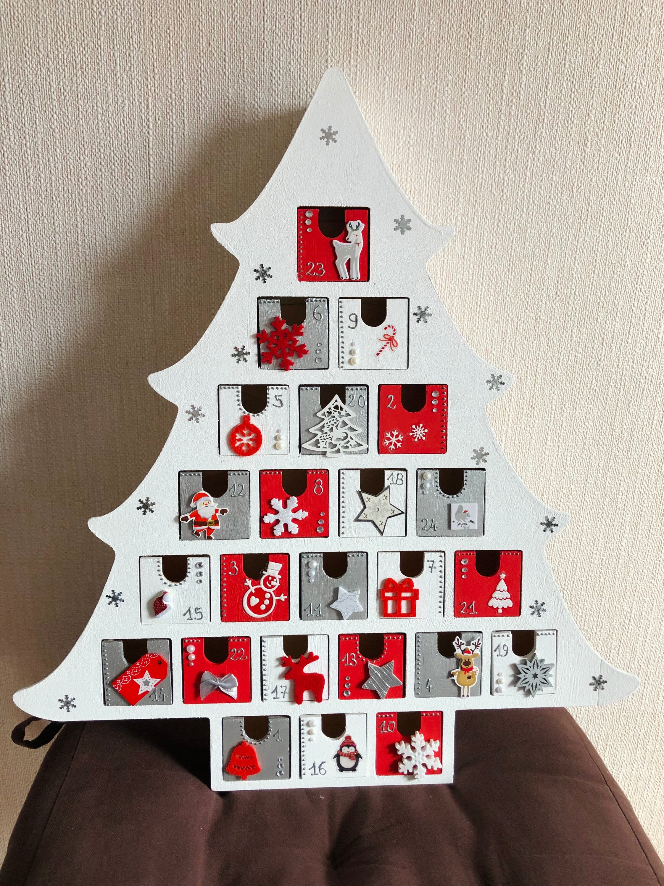 Calendrier de L'avent en Bois - 24 Boites à Remplir Thème Scandinave Blanc Argent et Rouge Pièce Uni