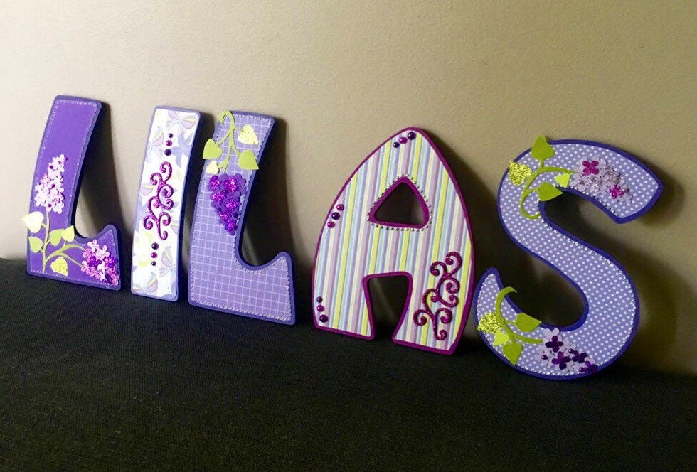 Plaque de Porte Prénom Lettres en Bois 15 cm Personnalisées - Thématique Lilas | Lilas et Violet