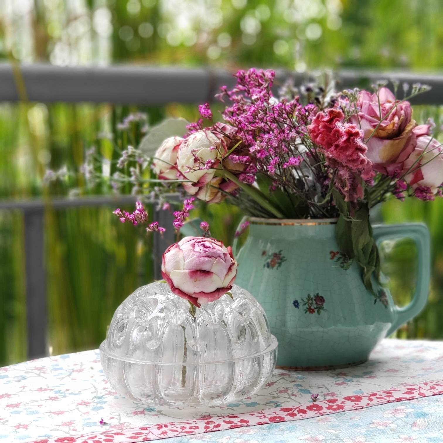 Vase Pique Fleur en Verre Pour Les Compositions Florales Vintage Français.