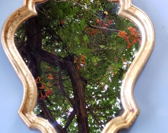 Petit miroir en résine couleur or avec une jolie patine d'aspect vieilli - miroir rétro - miroir ancien doré