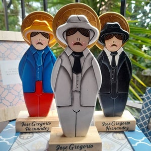 Estatuilla San Jose Gregorio Hernadez santo venezolano en madera pintado a mano por artesanos icono Religioso Producto Decoración Souvenir.