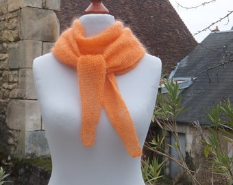 Petit châle tricoté point mousse mohair et soie orange électrique