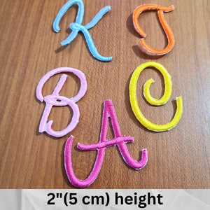 5 cm (2 po.) de hauteur, fer à repasser sur l'écusson monogramme lettre initiale, écussons lettres brodés pour vêtements, sacs, chapeaux, etc.