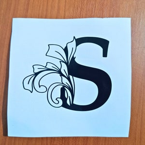 Decalque de vinil com inicial única com design floral, decalque de vinil com monograma floral, decalque de vinil com letras e design de flores, decalque de casamento