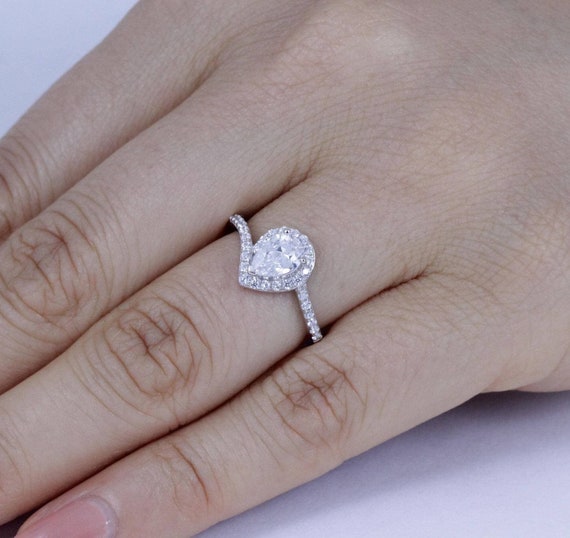 Q 925 STERLING SILVER TEARDROP WHITE CUBIC ZIRCONIA RING size P1/2 Q 925 STERLING SILVER TEARDROP WHITE CUBIC ZIRCONIA RING size P1/2