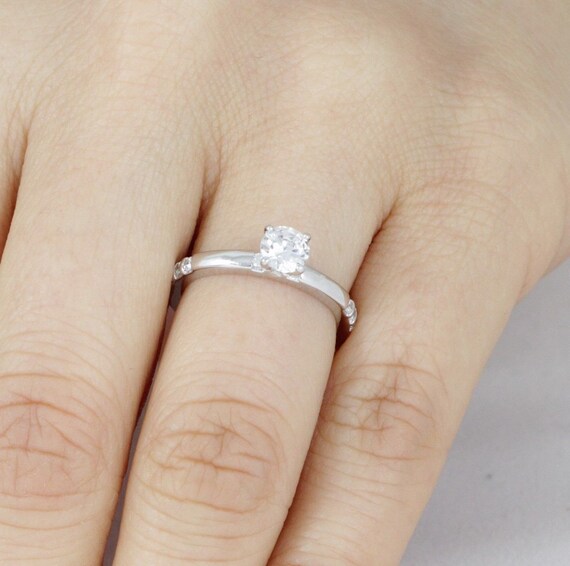 Round Solitaire Anneau Nouveau Argent Sterling .925 Lunette Wedding Band