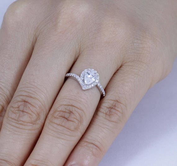 Q 925 STERLING SILVER TEARDROP WHITE CUBIC ZIRCONIA RING size P1/2 Q 925 STERLING SILVER TEARDROP WHITE CUBIC ZIRCONIA RING size P1/2