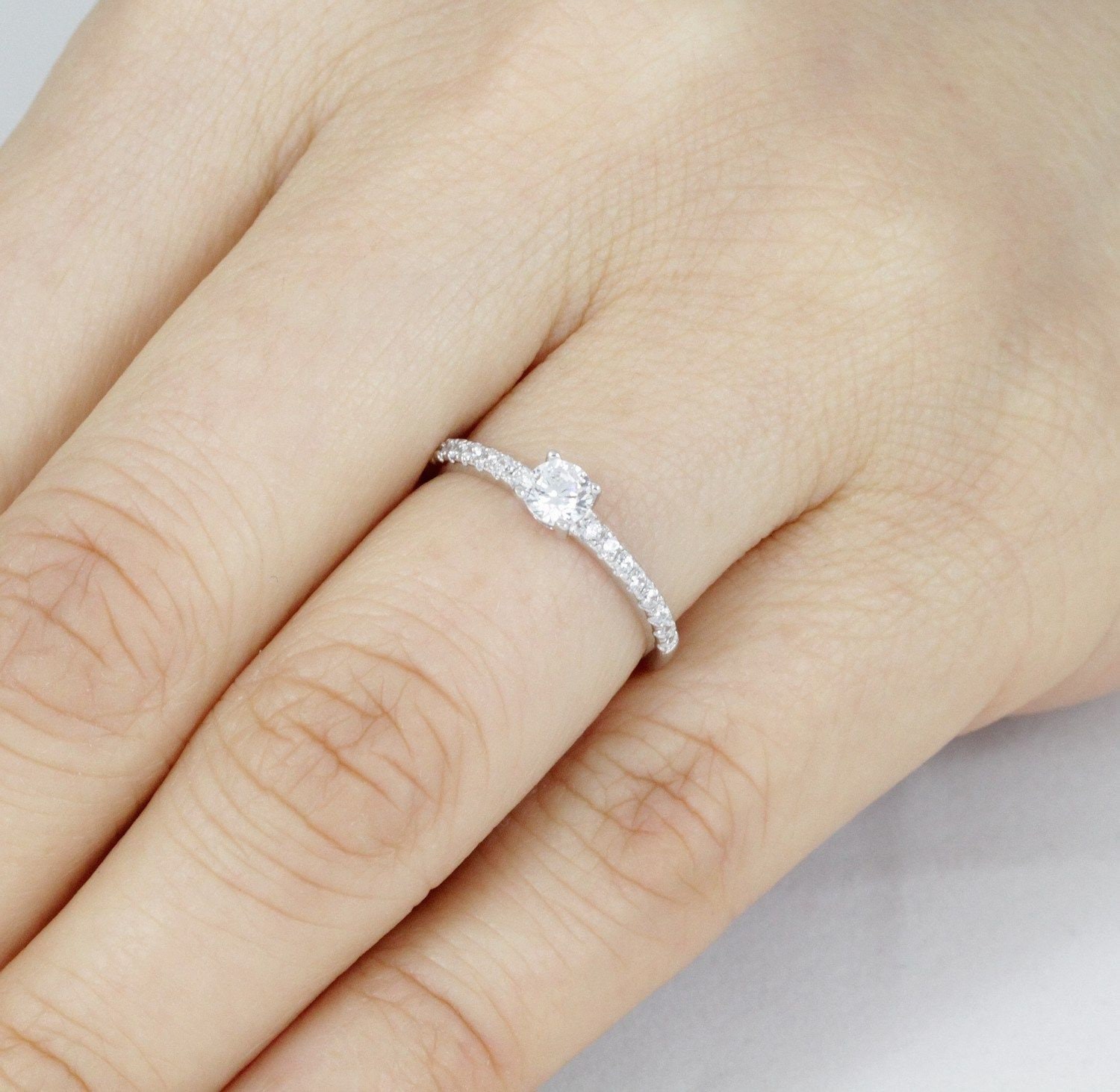 0.25ct 925 Sterling Silver Round Cut Diamond Simulant Solitaire CZ En…