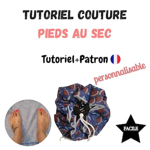 Peut inclure: Un sac à cordon bleu et rouge avec un motif floral. Le sac est ouvert et a un cordon blanc. Le texte "TUTORIEL COUTURE PIEDS AU SEC" est en haut de l'image. Le texte "Tutoriel+Patron" est au milieu de l'image. Le texte "personnalisable" est en bas à droite de l'image. Le texte "FACILE" est dans une étoile noire en bas à droite de l'image.