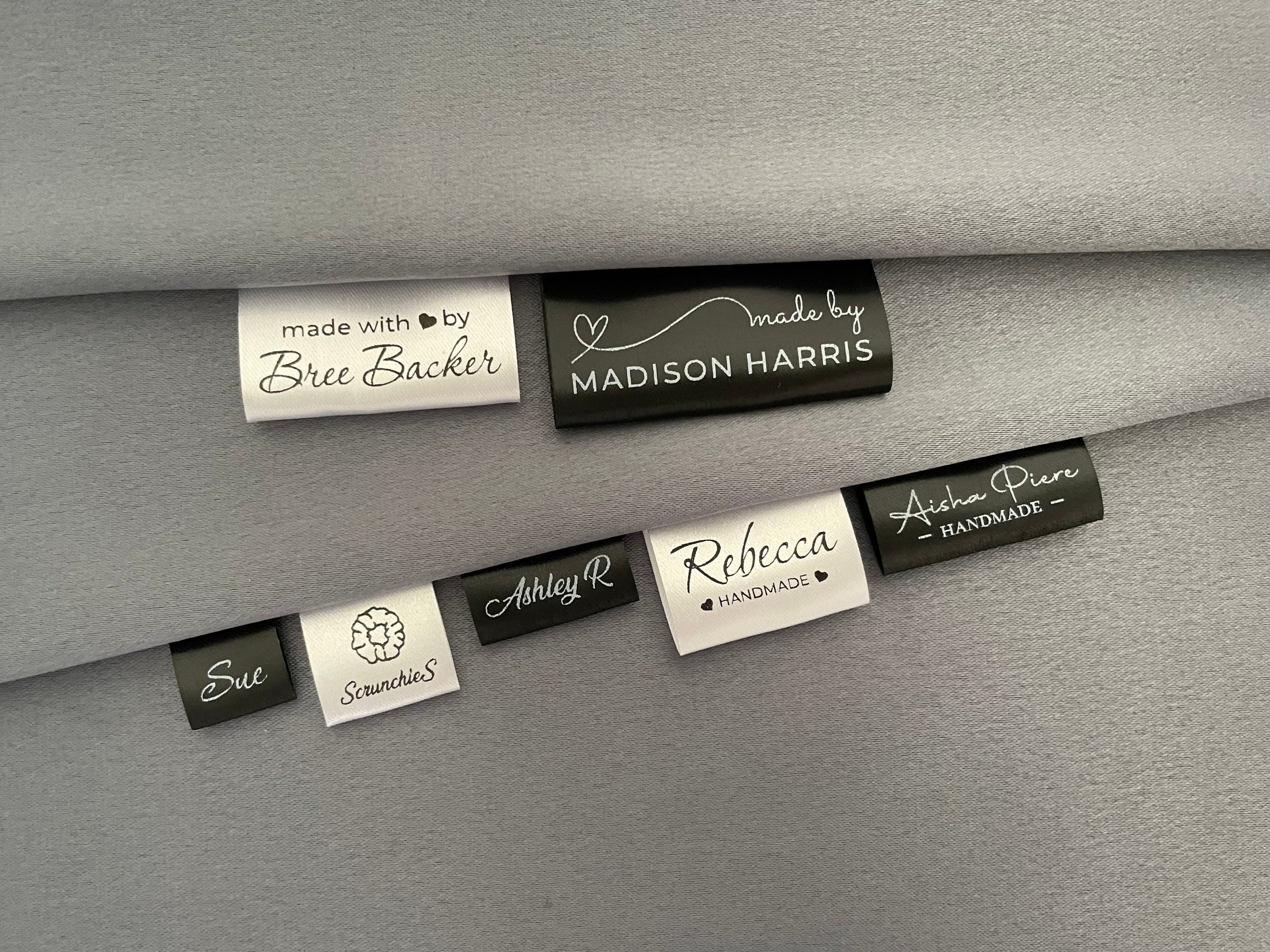 Benutzerdefinierte Logo-Etiketten, personalisierte schwarze oder weiße Soft Satin Tags