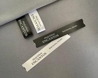 Etiquetas de lujo para vestidos, logotipo/texto personalizado para coser o coser en etiquetas de ropa, etiquetas personalizadas de satén sedoso en blanco o negro