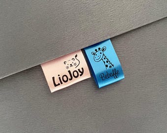 Etiquetas de costura personalizadas en azul bebé o rosa, etiquetas de satén personalizadas para ropa de bebé hecha a mano, accesorios, mantas, baberos, juguetes y diademas.