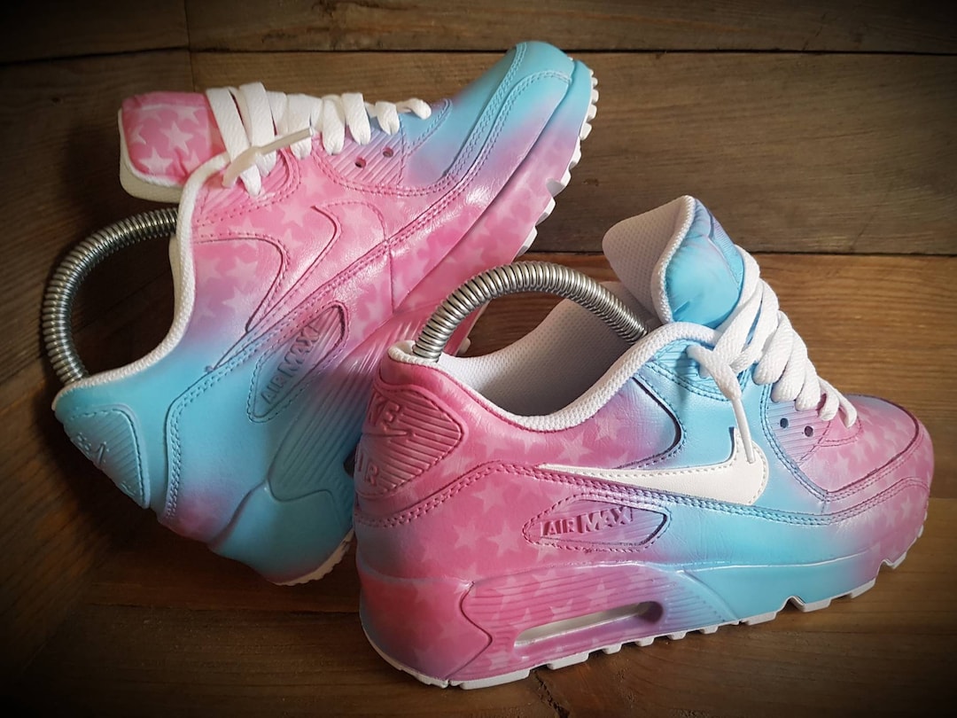 pink nike air kicks