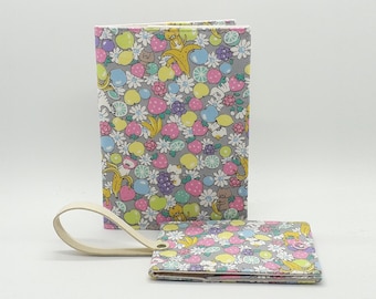 Set de viaje con gatos de ensalada de frutas: funda para pasaporte y etiqueta para equipaje hechas a mano