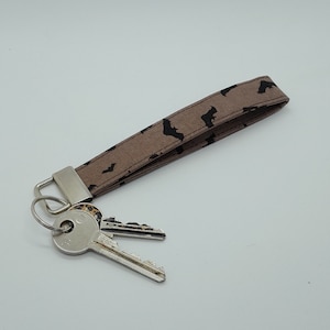 Llavero de murciélagos - Llavero espeluznante y divertido - Accesorio de viaje - Regalo gótico para amantes de los viajes - Portatarjetas estilo Halloween - Tela marrón