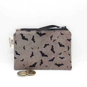Porte-monnaie chauve-souris - cadeau gothique - petite pochette zippée - cadeau de voyage pour lui - porte-cartes de crédit - Halloween effrayant - fermeture éclair en tissu marron noir