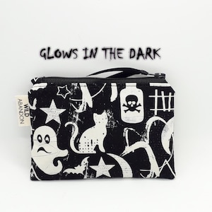 Porte-monnaie d'Halloween - phosphorescents - cadeau gothique - petite pochette zippée - porte-cartes de crédit - crânes de chauves-souris effrayants - fermeture éclair noir et blanc