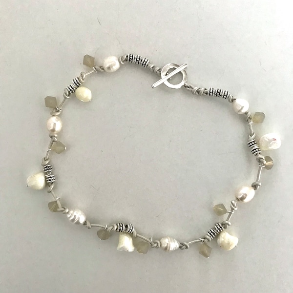 Boho White Pearl White Shell Freshwater Pearls Silver Metal Crystal White Leather Cord Necklace with Silver Circle Toggle Clasp