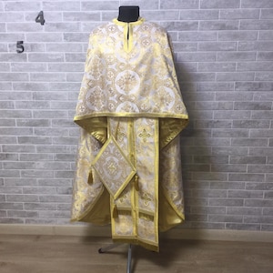 Veste sacerdotal em tecido Corona - Vestes sacerdotais - Roupas para padres - Tecido religioso - Clássico clerical feito sob medida - traje de igreja