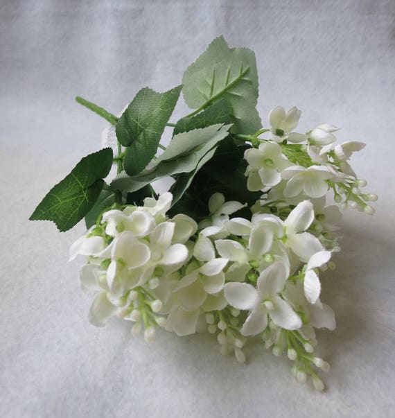 7 x WHITE SILK LILAC FLOWER /& LEAF SPRAYS BUSH//BUNCH 35cm FLORAL FOLIAGE