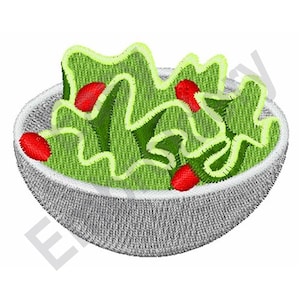 Op de afbeelding: Een witte kom gevuld met groene salade met rode tomaten.