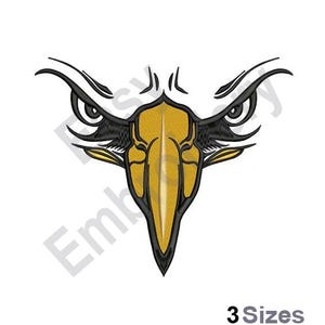 Op de afbeelding: Close-up van het gezicht van een adelaar met een gele snavel en zwarte ogen. Het gezicht van de adelaar is afgebeeld in een gestileerd, grafisch ontwerp.