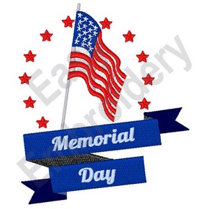 Può includere: Un nastro blu con il testo "Memorial Day" su di esso. Il nastro è avvolto attorno a un'asta di bandiera con una bandiera americana che sventola al vento. La bandiera è circondata da un cerchio di stelle rosse.
