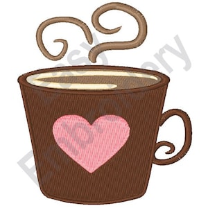 Peut inclure: Une tasse à café brune avec un cœur rose sur le devant et de la vapeur qui s'élève du haut.