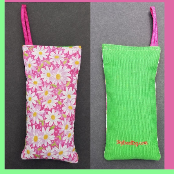 Big Deal DG "Pink Daisies" handmade Discgolf Dirt Bag, for Dry Hands and Discs - Duck Canvas & Cotton Fabric, filled with Clay Dirt clumps