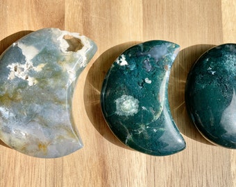 Moss Agate Moon Prosperity Success Abundance Congeniality Compatibility Healing Restoration Fertility of plants  Protection